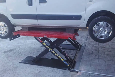 lastik beyaz araba lift iş yeri