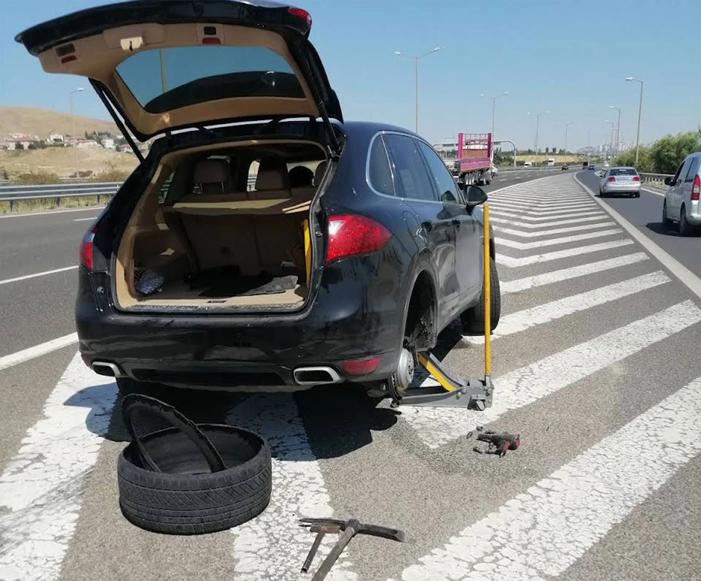 lastik araba çevre yolu